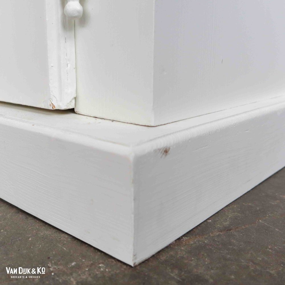 Hoge vitrinekast met en suite deuren - Afbeelding 9