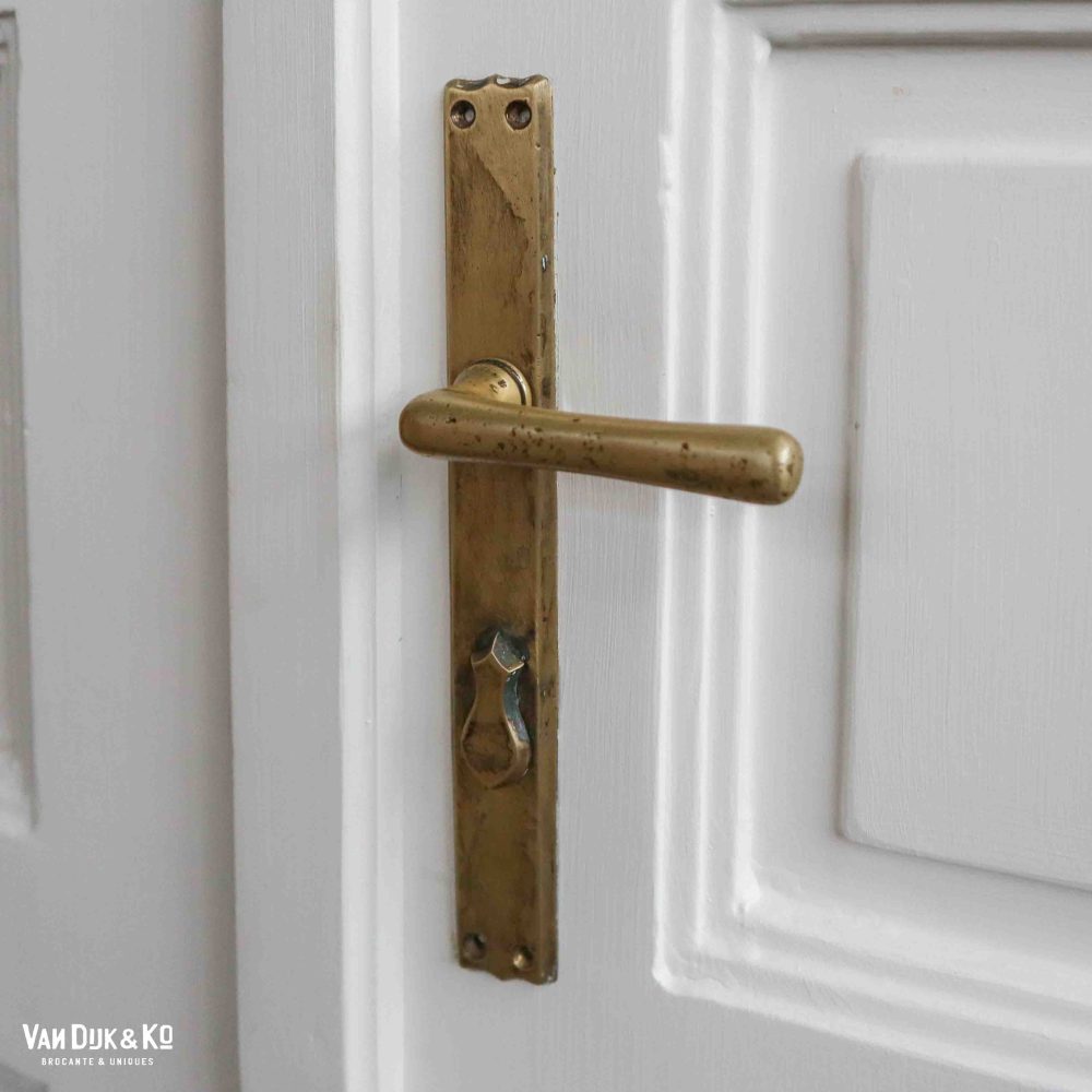 Hoge vitrinekast met en suite deuren - Afbeelding 8