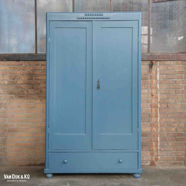 Blauwe linnenkast