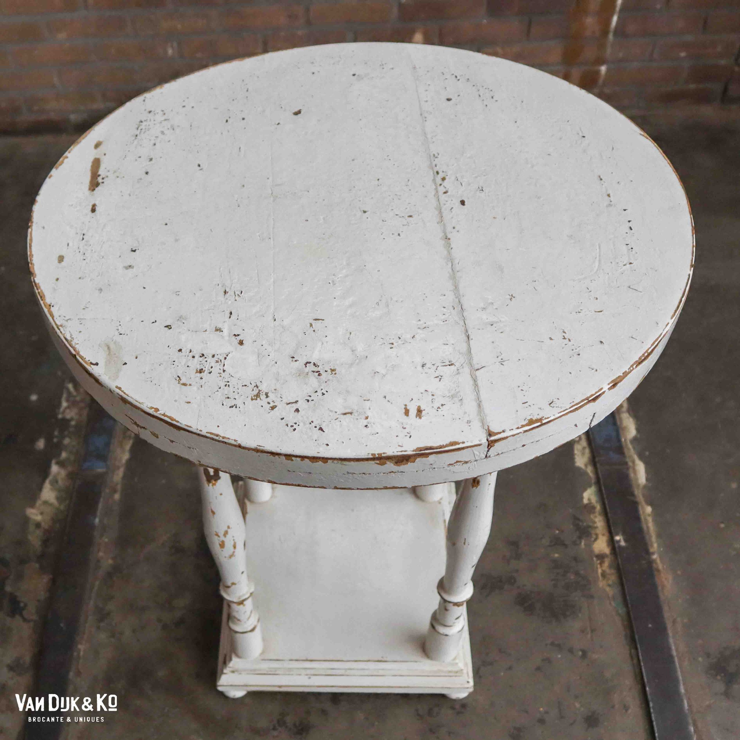 Rond brocante bijzettafel » Van & Ko