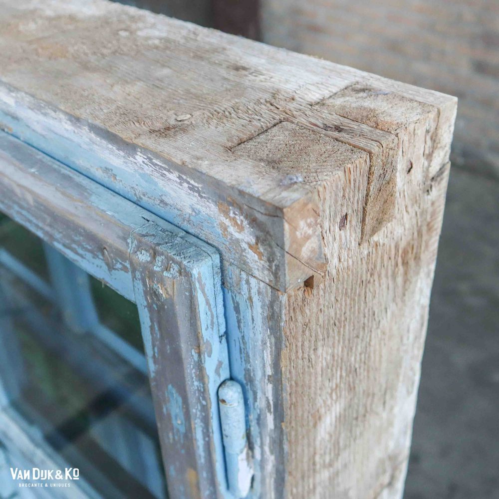 Brocante raamkozijn met luiken - Afbeelding 11