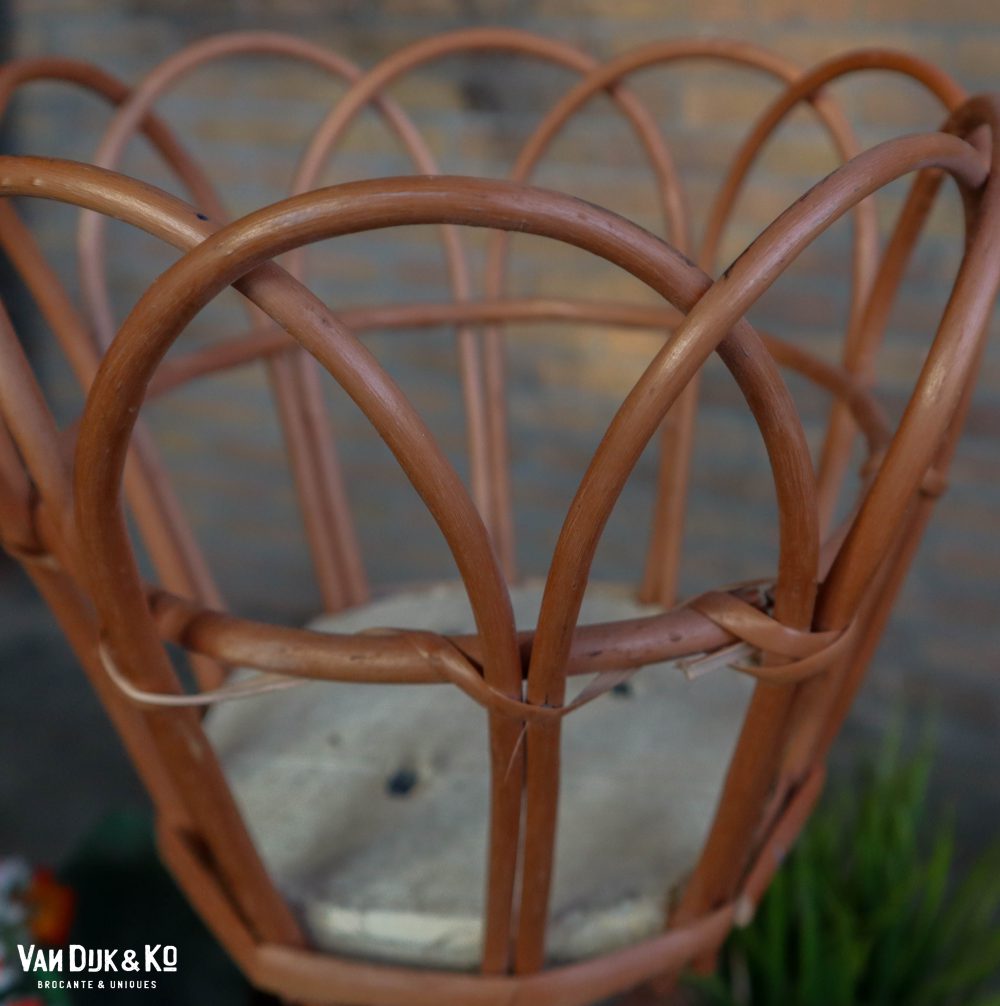 Vintage rotan plantenstandaard