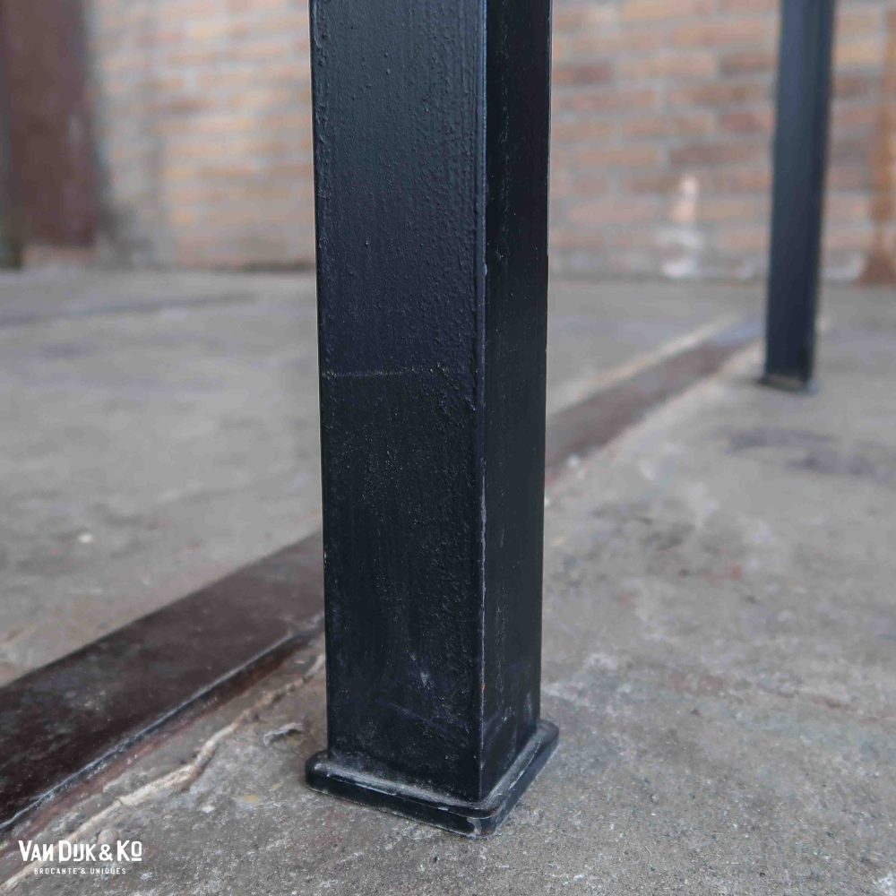 Industriële tafel met houten blad - Afbeelding 8