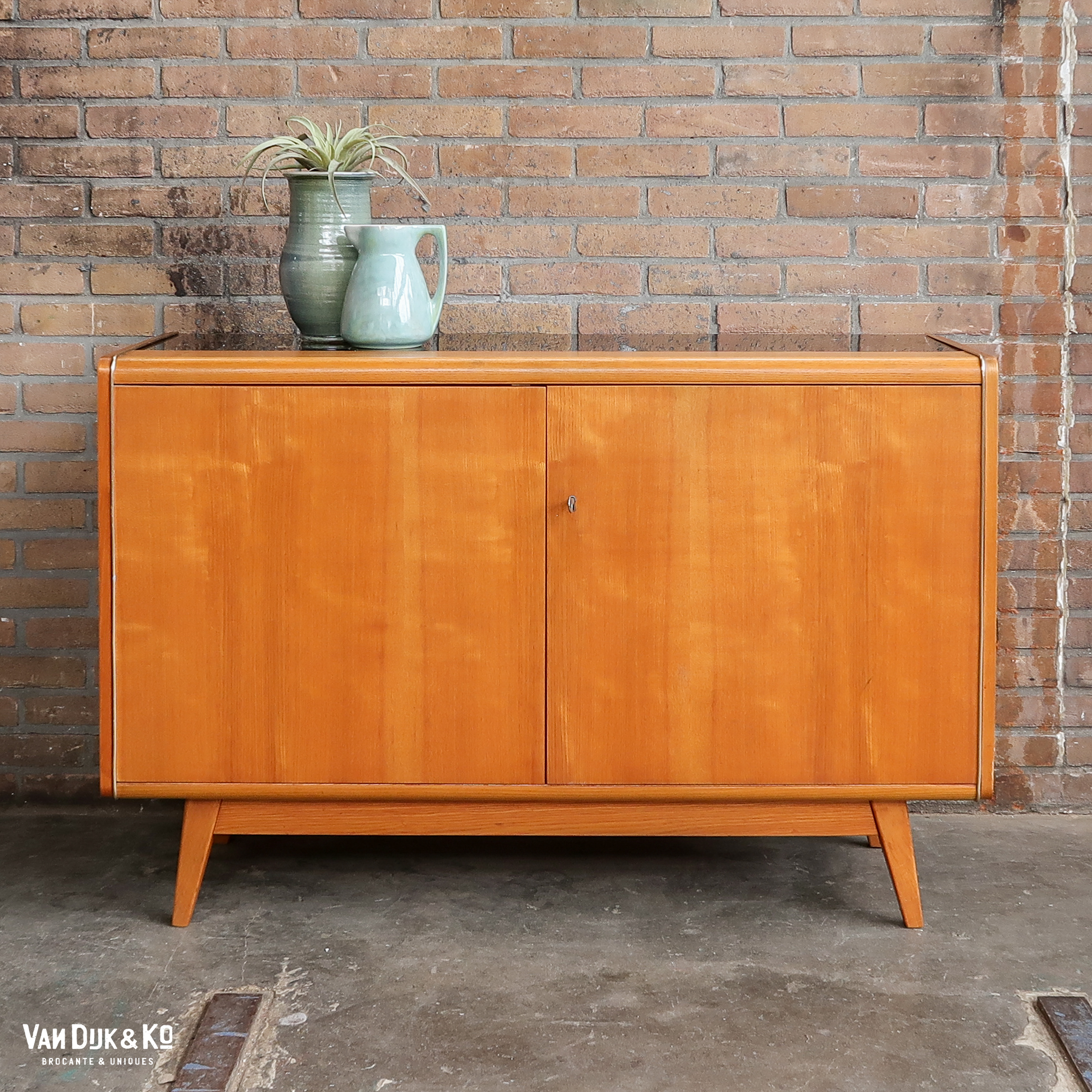 vriendelijke groet Belang Nietje Mid century dressoir – Jitona » Van Dijk & Ko