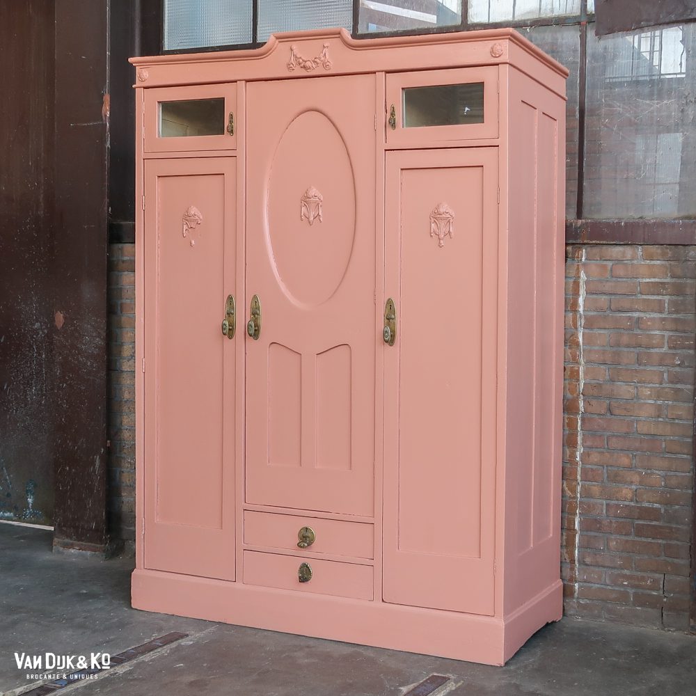 Driedeurs roze kledingkast - Afbeelding 2