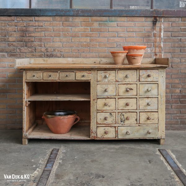 Brocante werkbank met lades