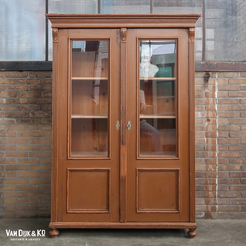 Brocante vitrinekast