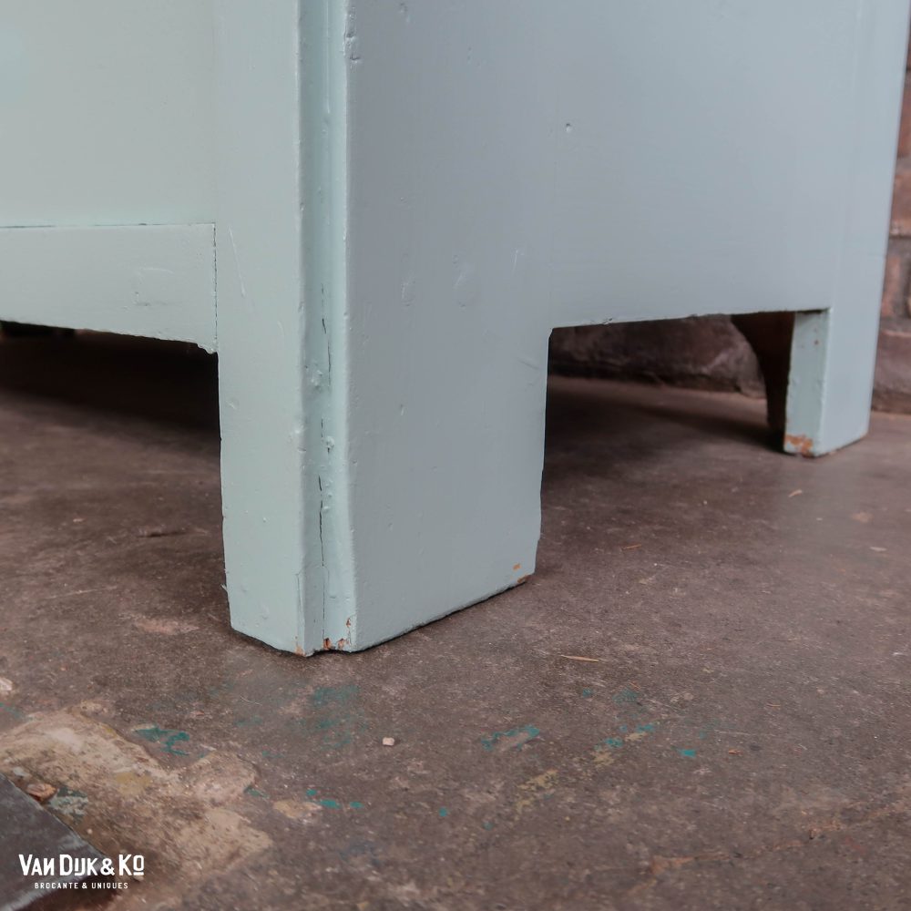 Brocante lichtblauwe vitrinekast - Afbeelding 10