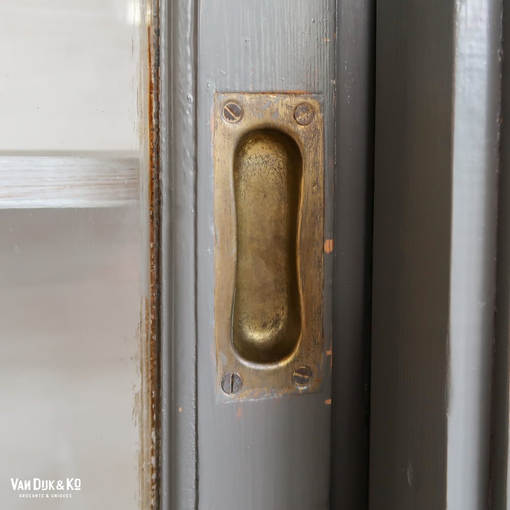 Grote vitrinekast met schuifdeuren - Afbeelding 6