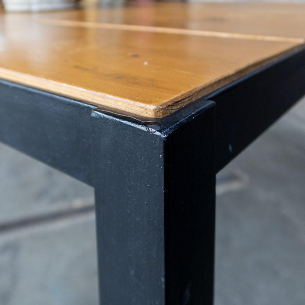 Industriële tafel met houten blad - Afbeelding 7