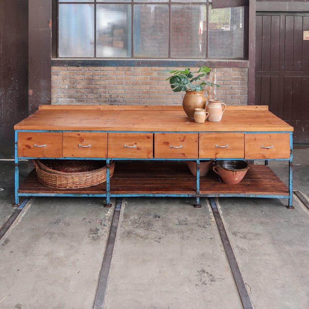 Vintage robuuste werktafel groot - Afbeelding 2