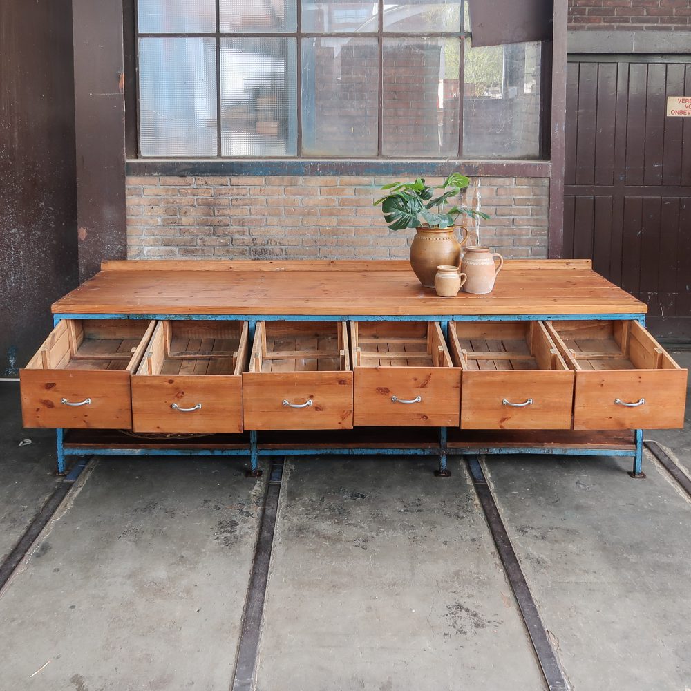 Vintage robuuste werktafel groot - Afbeelding 3