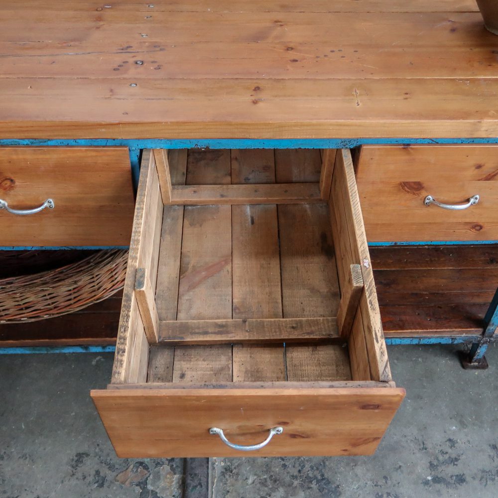 Vintage robuuste werktafel groot - Afbeelding 4