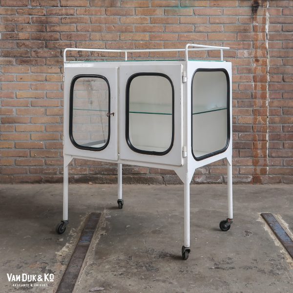 Vintage apothekers trolley