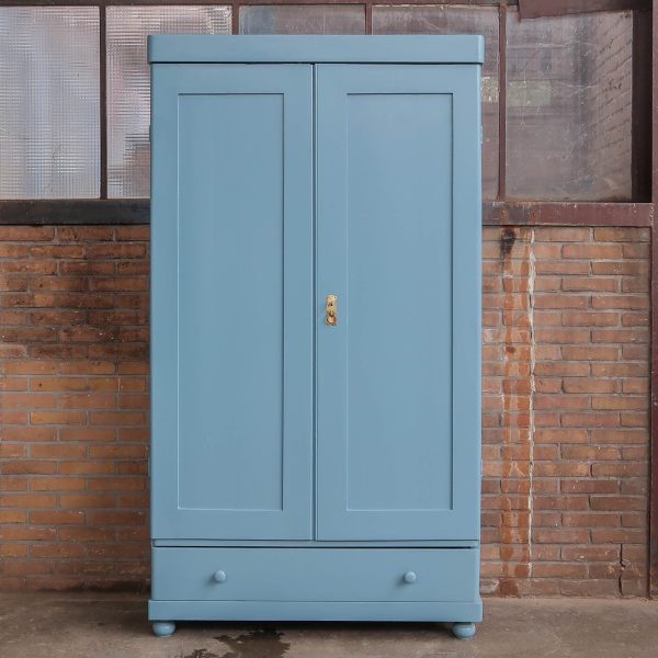 blauwe linnenkast