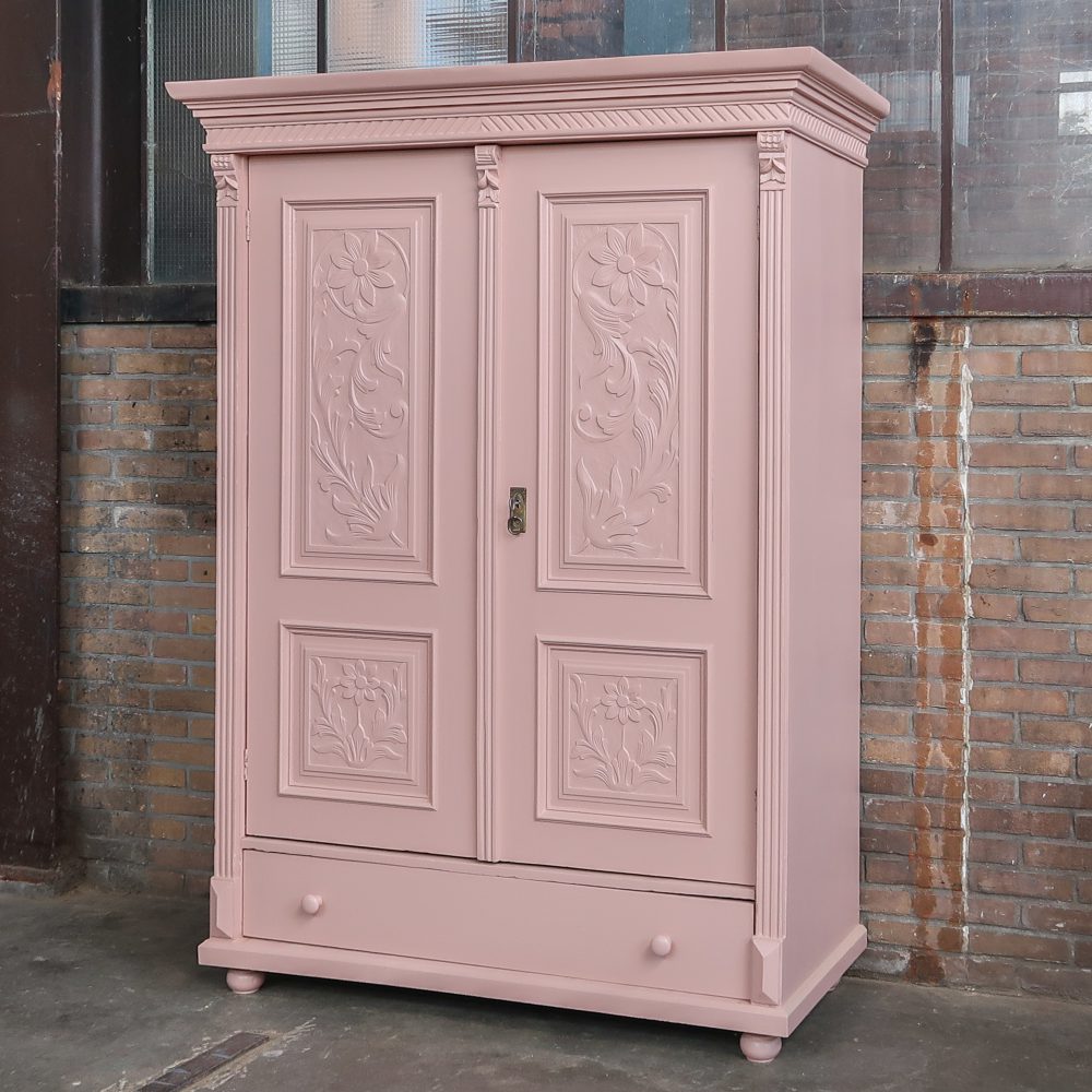 Brocante roze linnenkast met bloemen - Afbeelding 2