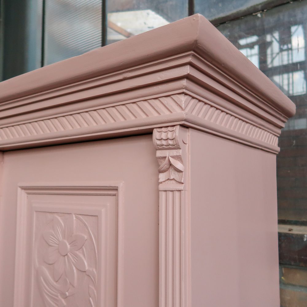 Brocante roze linnenkast met bloemen - Afbeelding 4