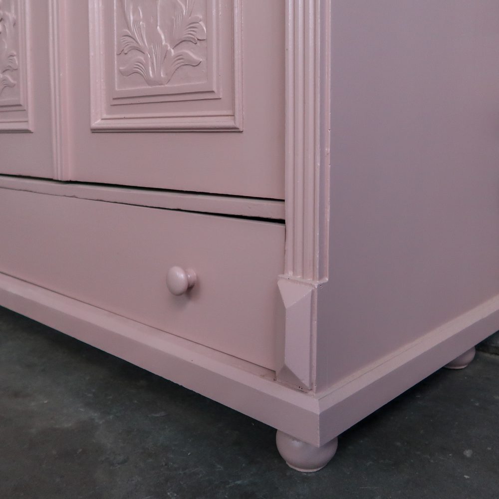 Brocante roze linnenkast met bloemen - Afbeelding 9
