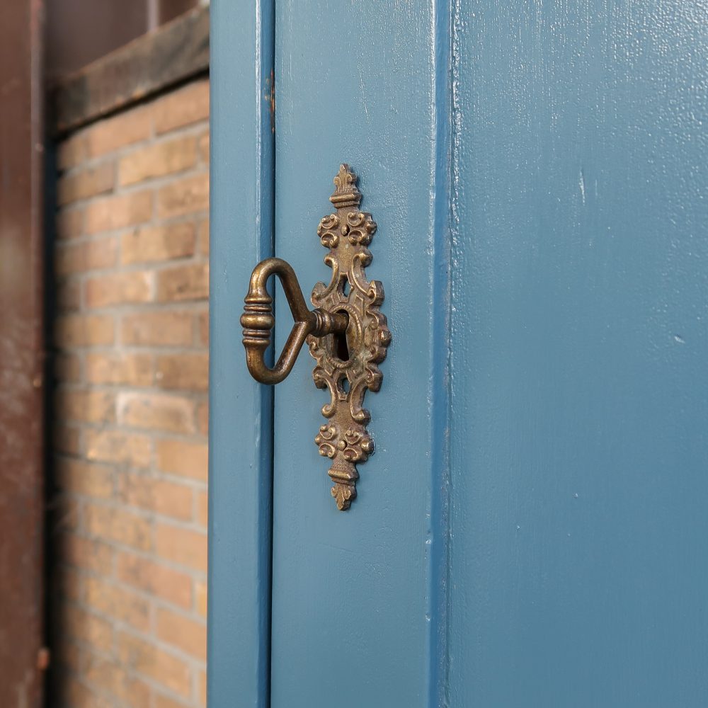 Blauwe eendeurs linnenkast - Afbeelding 7