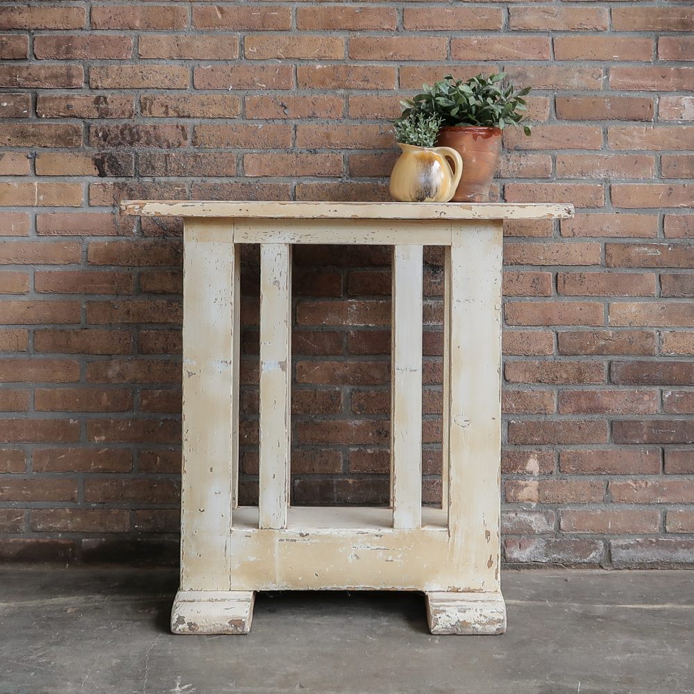 Brocante sidetable