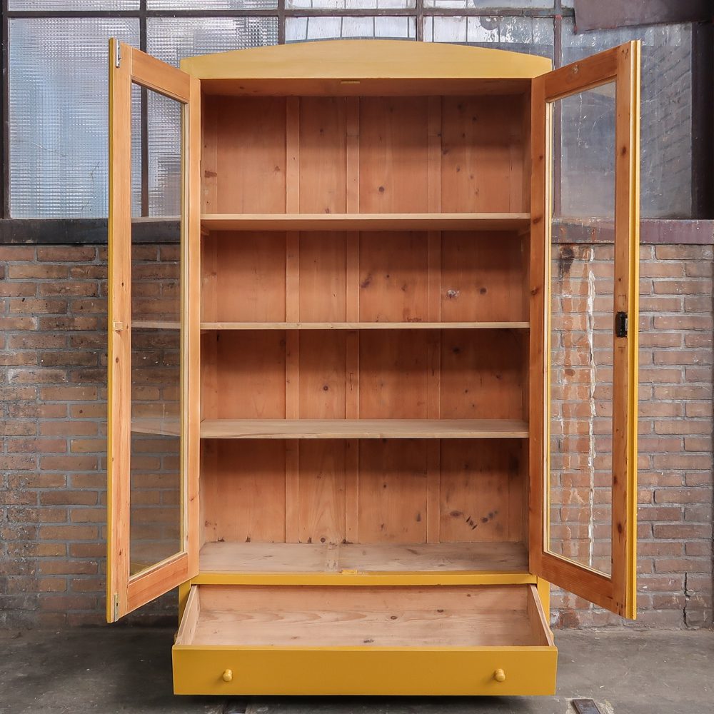 Brocante gele vitrinekast - Afbeelding 3