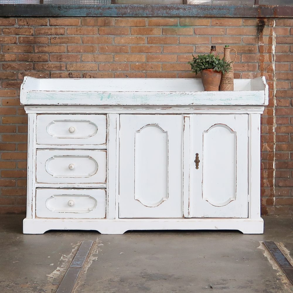 Brocante dressoir met massief houten blad