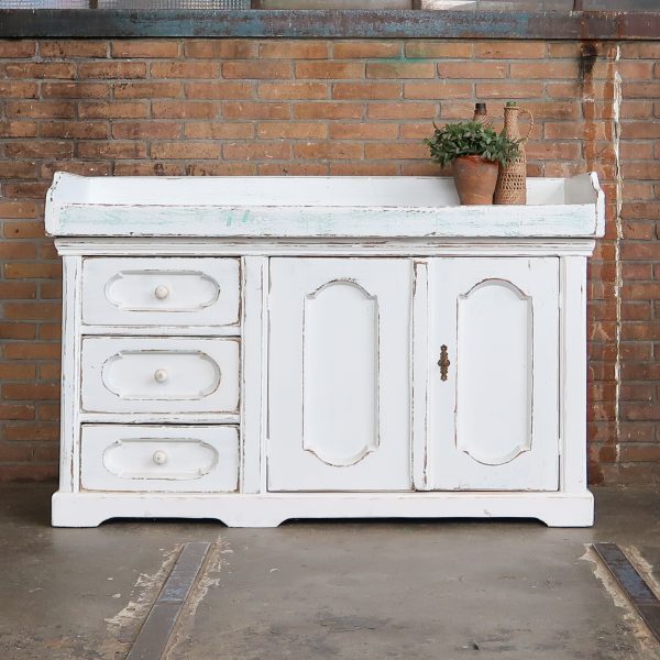 Brocante dressoir met massief houten blad