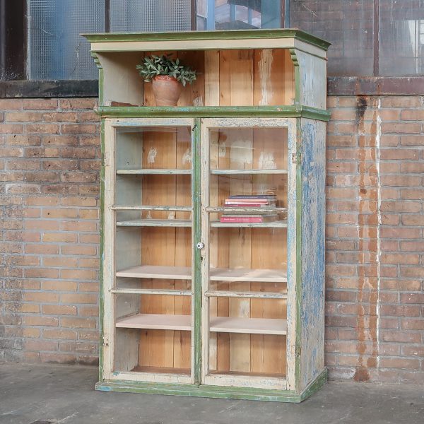 Brocante vitrinekast