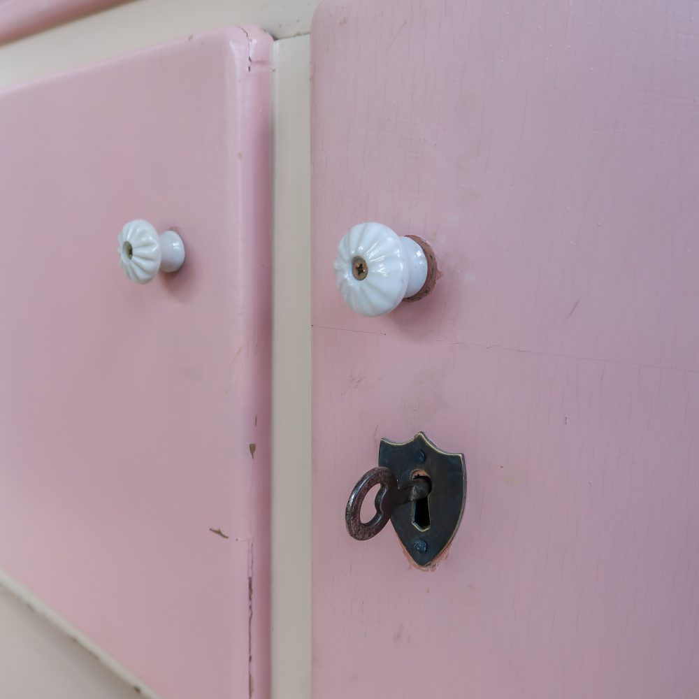 Roze brocante buffetkast - Afbeelding 9