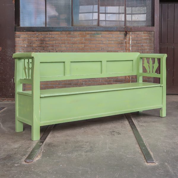 Groene houten klepbank