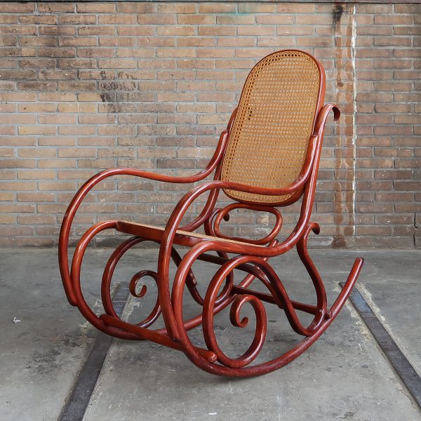 Schommelstoel, Thonet stijl