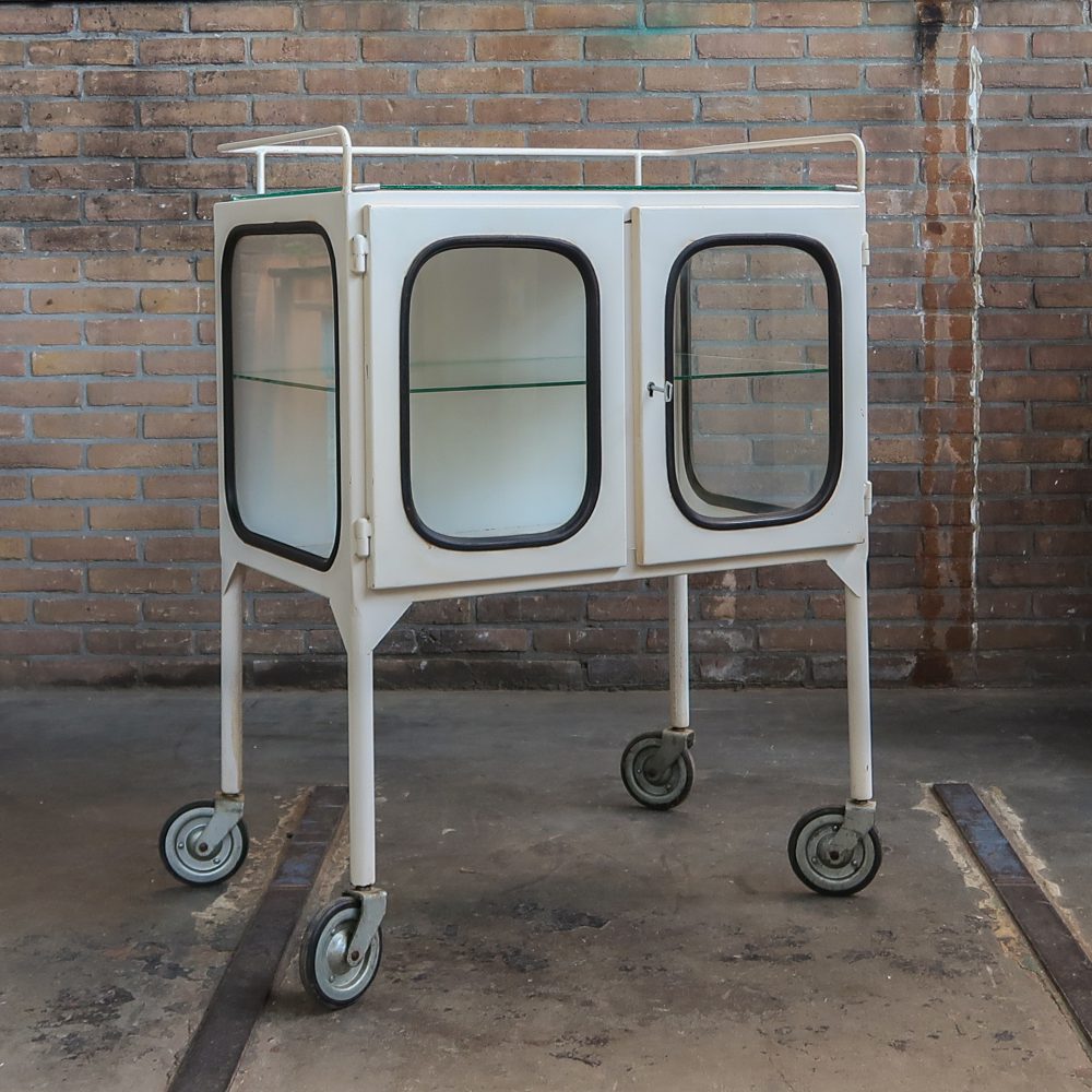 Vintage apothekers trolley