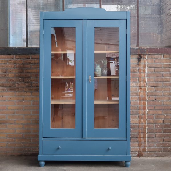 Brocante vitrinekast