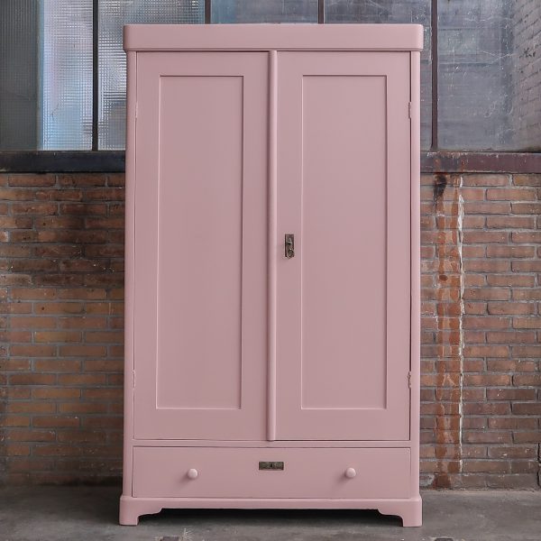 Brocante roze linnenkast