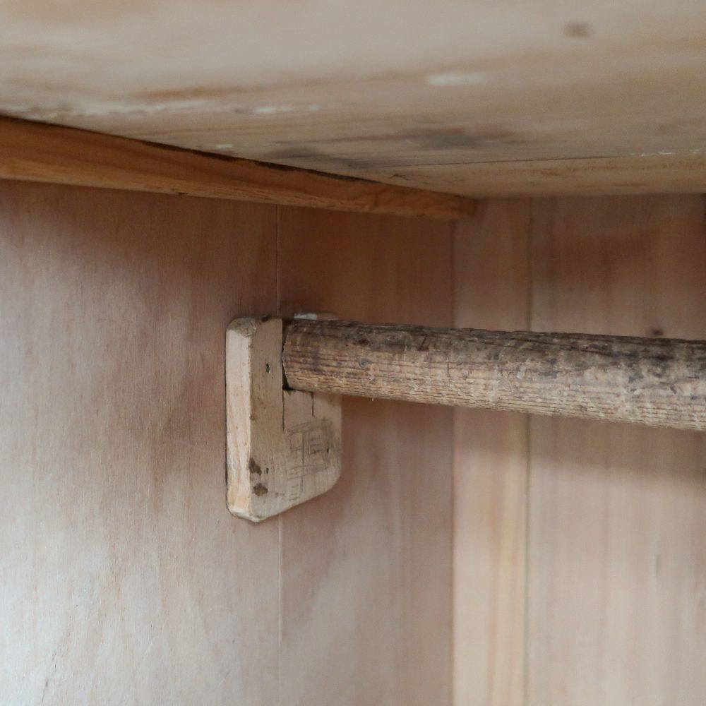 Handbeschilderde Roemeense kledingkast - Afbeelding 4