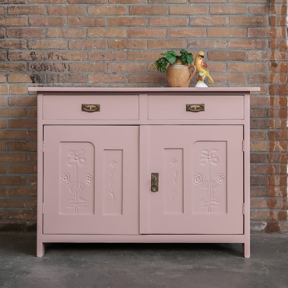 Brocante roze dressoir