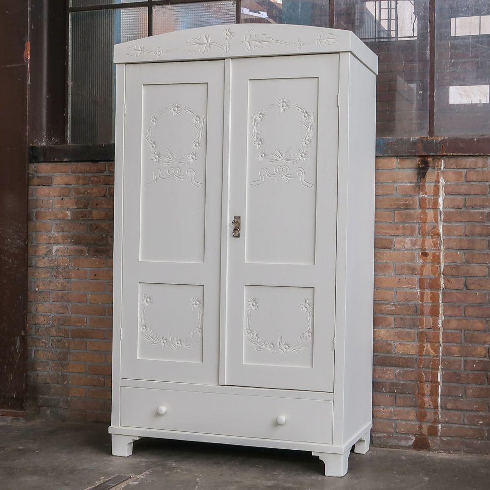 Brocante linnenkast met bloemen - Afbeelding 2