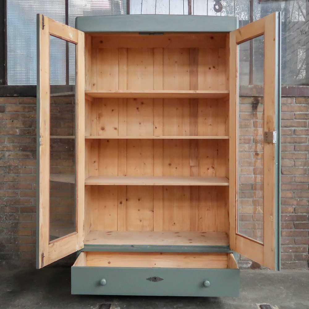 Brocante grijsgroene vitrinekast - Afbeelding 3
