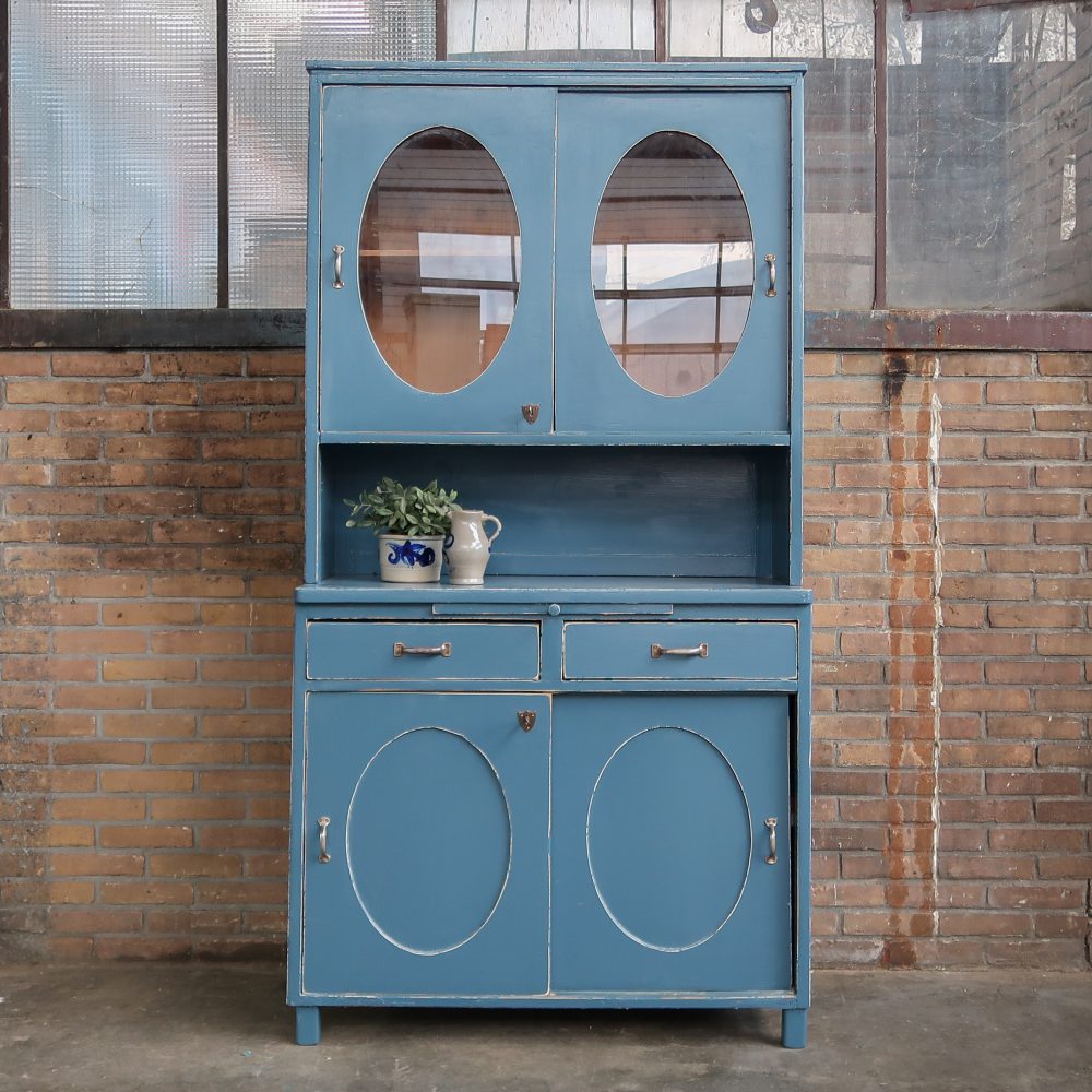 Blauwe brocante buffetkast