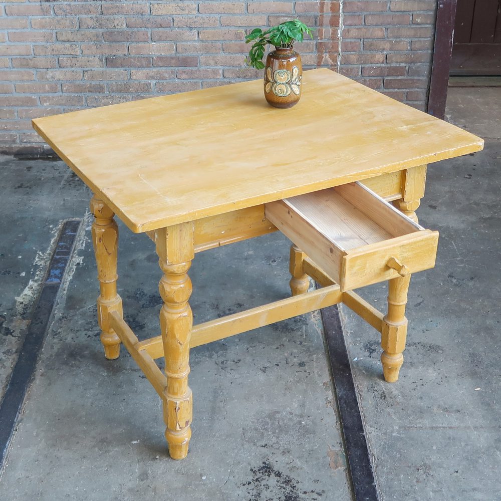 Brocante geel tafeltje - Afbeelding 2