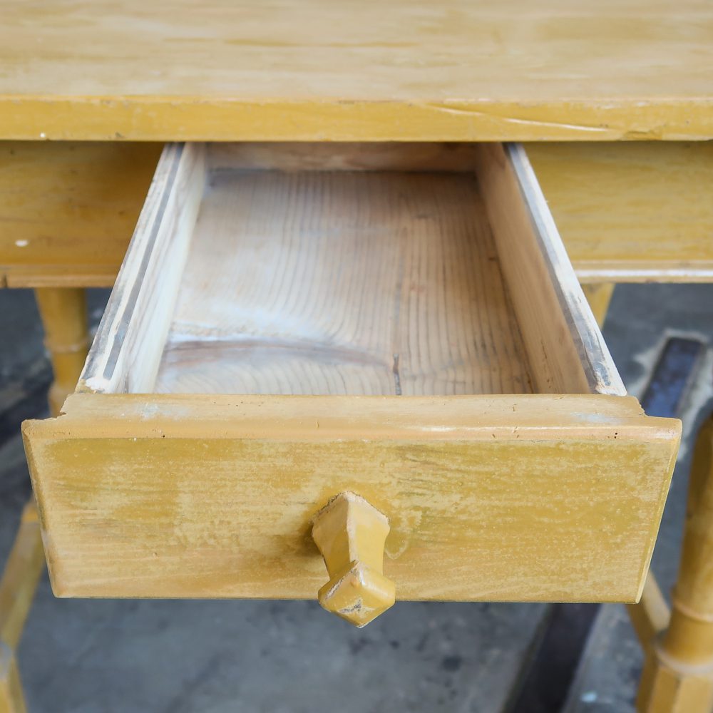 Brocante geel tafeltje - Afbeelding 3