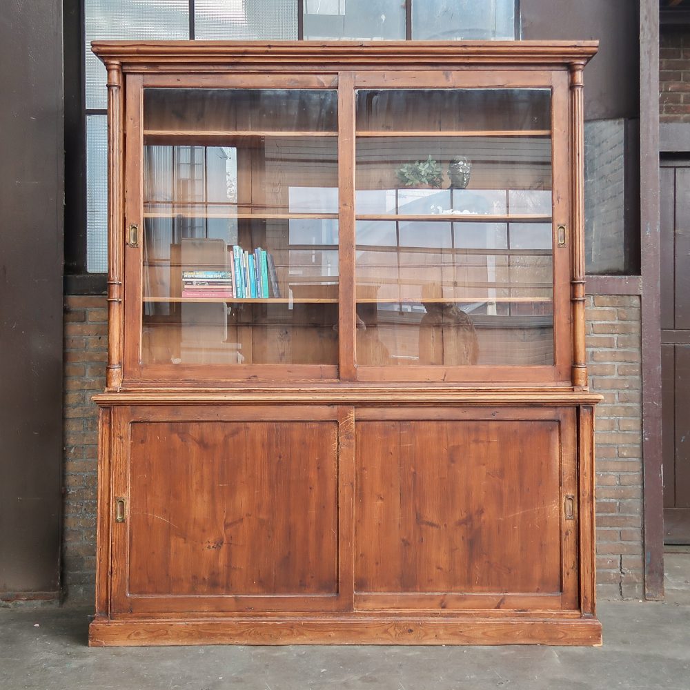 Antieke kast met schuifdeuren - Afbeelding 2