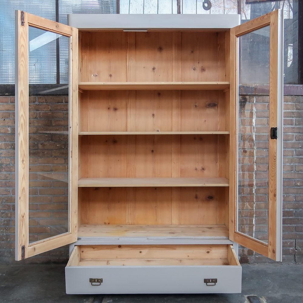 Taupe kleurige vitrinekast - Afbeelding 3