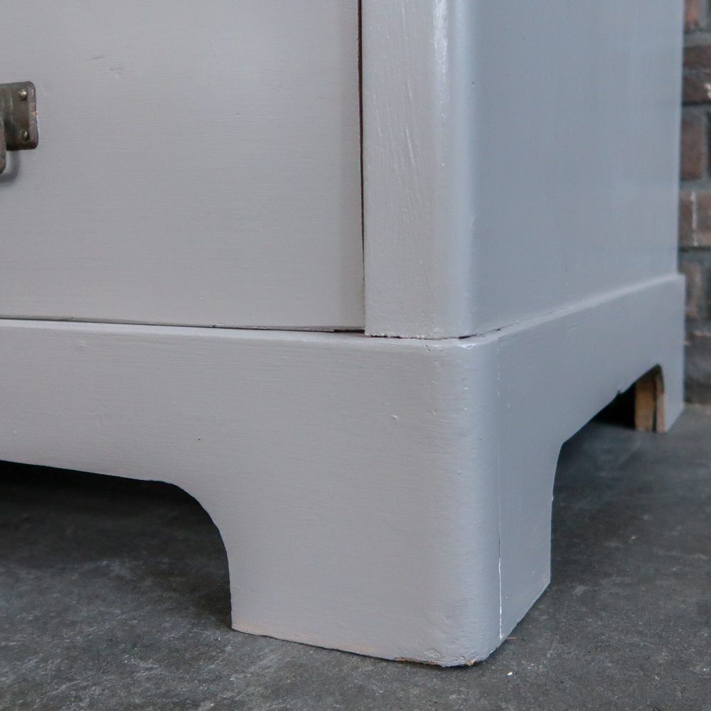 Taupe kleurige vitrinekast - Afbeelding 8