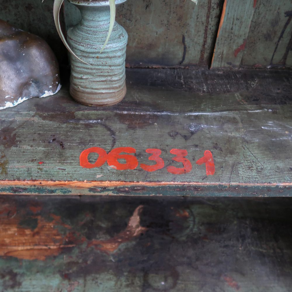 Industriële houten vakkenkast - Afbeelding 8