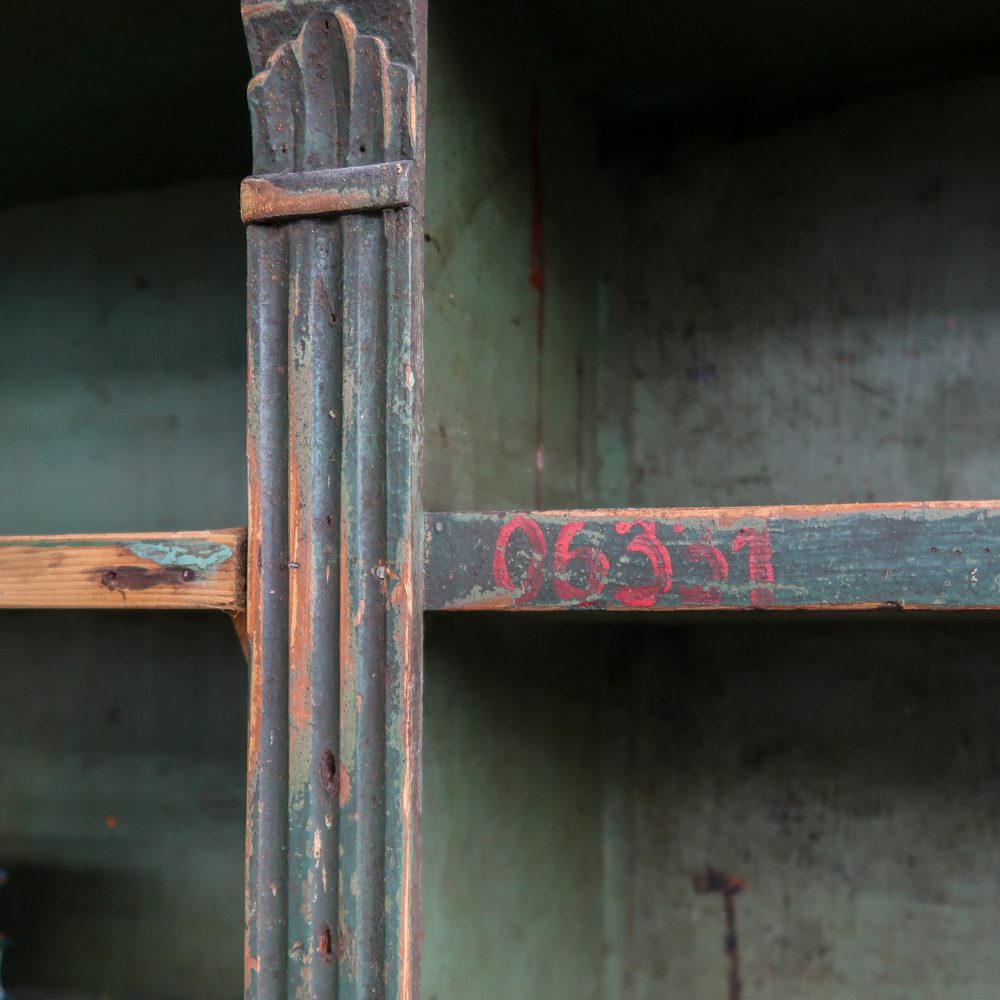 Industriële houten vakkenkast - Afbeelding 5
