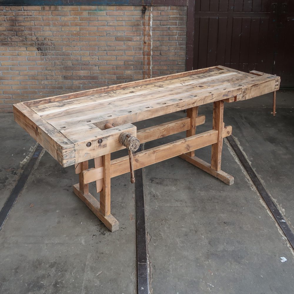 Vintage werkbank met bankschroeven - Afbeelding 2