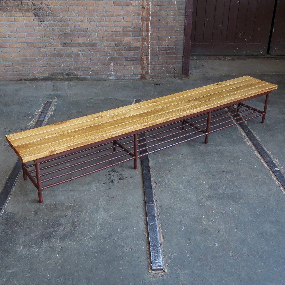 Houten bank met metalen onderstel - Afbeelding 2