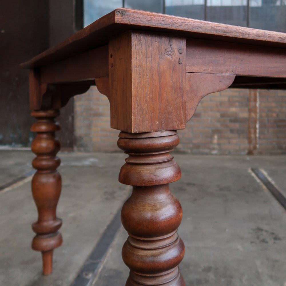 Klassieke houten eettafel - Afbeelding 8