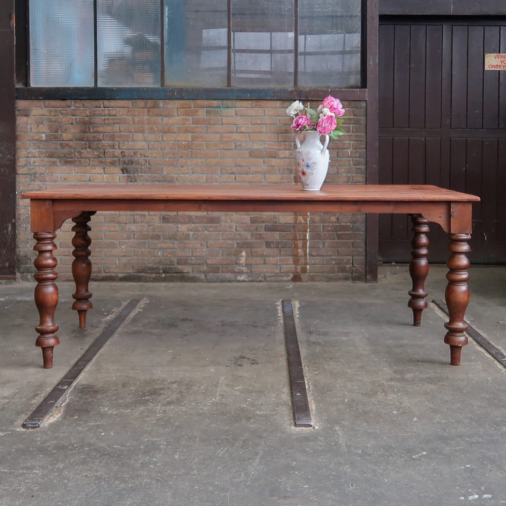Klassieke houten eettafel - Afbeelding 2